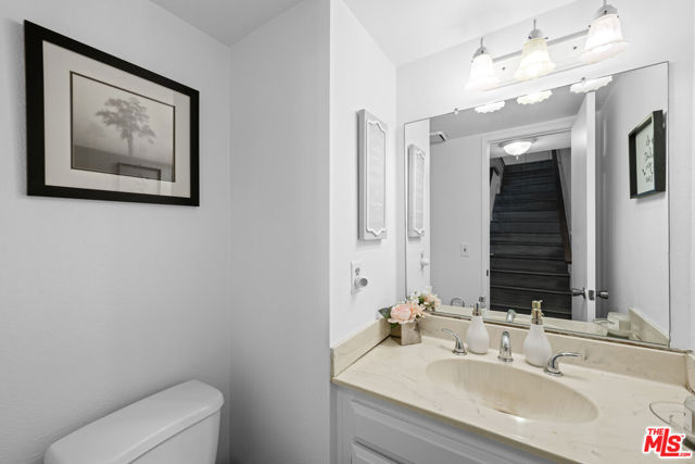 21901 Lassen Street, Chatsworth CA: https://media.crmls.org/mediaz/94d396c3-7597-416e-8f8b-ef645e62fbef.jpg