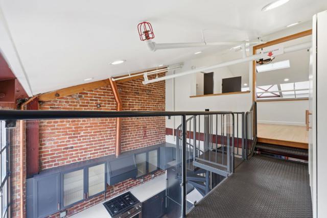 1501 37th Avenue, Oakland CA: https://media.crmls.org/mediaz/94d3a7d9-1fb7-4975-8642-34a21ee7b654.jpg