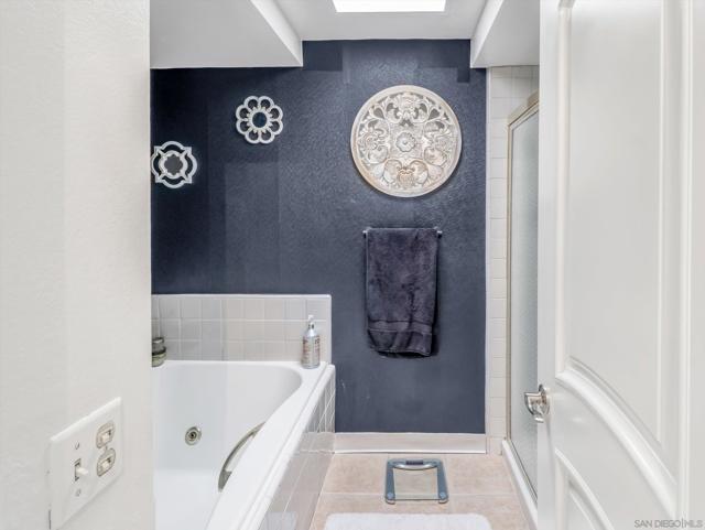 4804 La Villa Marina, Marina del Rey CA: https://media.crmls.org/mediaz/94d4916f-193c-44b1-a7c7-3630dc4dc22e.jpg