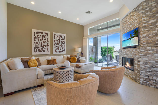 502 Desert Holly Drive, Palm Desert CA: https://media.crmls.org/mediaz/94d4df0a-d99d-4af6-ba42-c8221c0d6c43.jpg