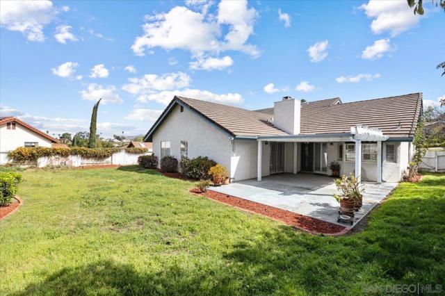 815 Boyle Ave, Escondido CA: https://media.crmls.org/mediaz/94d4f911-477d-4d11-a1e1-bcb2e485528e.jpg