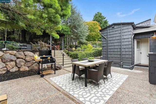 5020 Golden Gate Ave, Oakland CA: https://media.crmls.org/mediaz/94d52ae7-bac3-4834-bf1a-d211cce3a73d.jpg