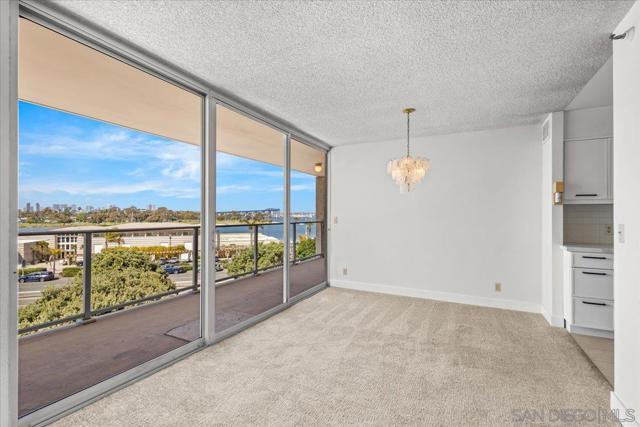 1820 Avenida Del Mundo, Coronado CA: https://media.crmls.org/mediaz/94d52dc5-ddab-43ef-b769-9c9084d97a84.jpg