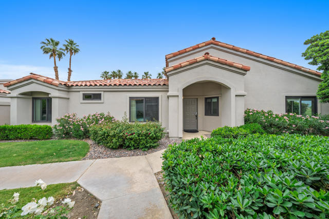 54836 Inverness Way Way, La Quinta CA: https://media.crmls.org/mediaz/94d587db-7ac7-4f8f-89ad-b1d7e9c74ee7.jpg