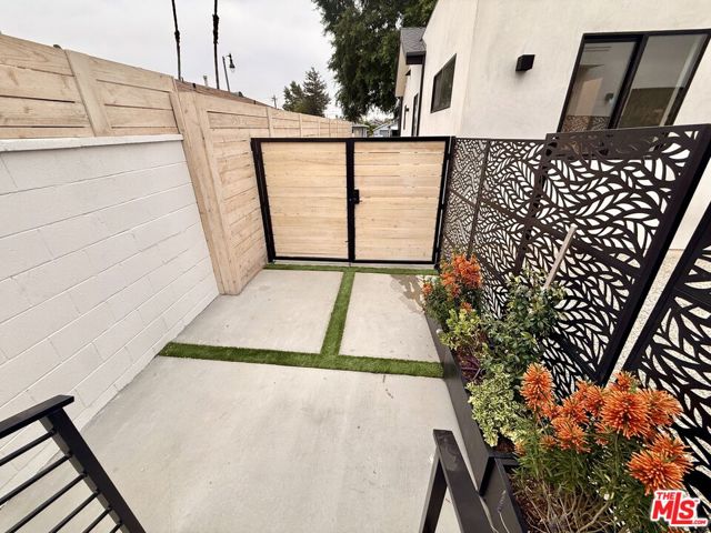 2427 Shoredale Avenue, Los Angeles CA: https://media.crmls.org/mediaz/94d62932-554a-4b5c-8f9e-bbbe08214b29.jpg