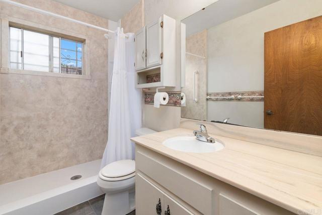 Detail Gallery Image 25 of 36 For 321 Chestnut Lane, Escondido,  CA 92025 - 3 Beds | 3 Baths