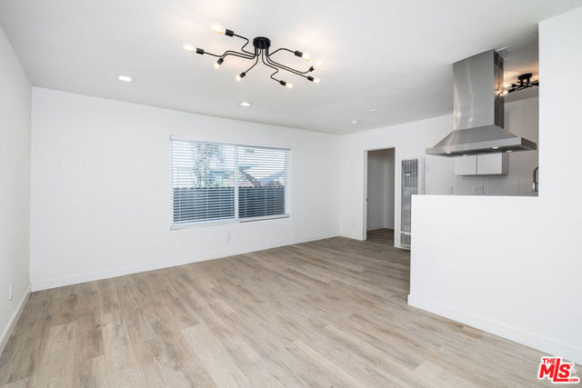 Image 18 of 23 For 2626 Cloverfield Boulevard