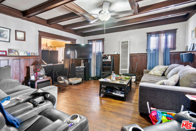 159 E 47th Street, Los Angeles CA: https://media.crmls.org/mediaz/94d6ea23-51d7-4172-aff0-ad896910e2ba.jpg