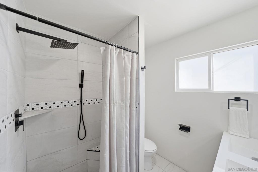 MLS #250045040SD image #31