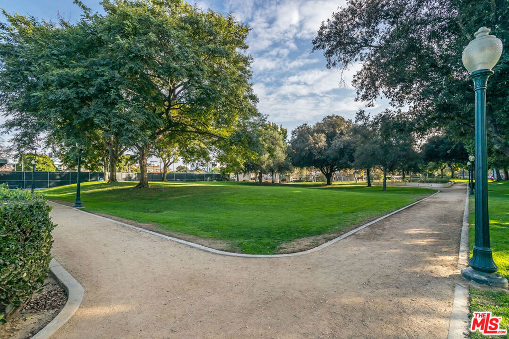 https://media.crmls.org/mediaz/94d782d5-d2f9-48d9-bb8c-6da6796ac499.jpg?preset=X-Large