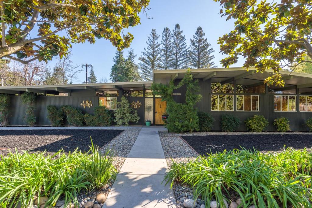1611 Oakdell Drive