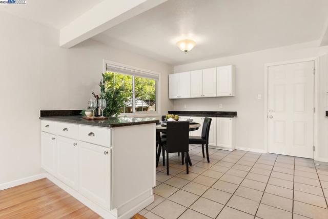5221 Roxanne Ct, Livermore CA: https://media.crmls.org/mediaz/94d8d439-40f7-471f-8dfc-90aeaa90f11c.jpg
