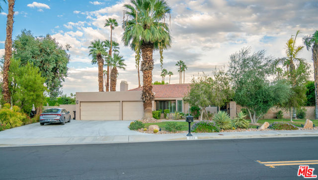 1592 S Compadre Road, Palm Springs CA: https://media.crmls.org/mediaz/94d96c65-837c-4f05-986c-986965ebf110.jpg