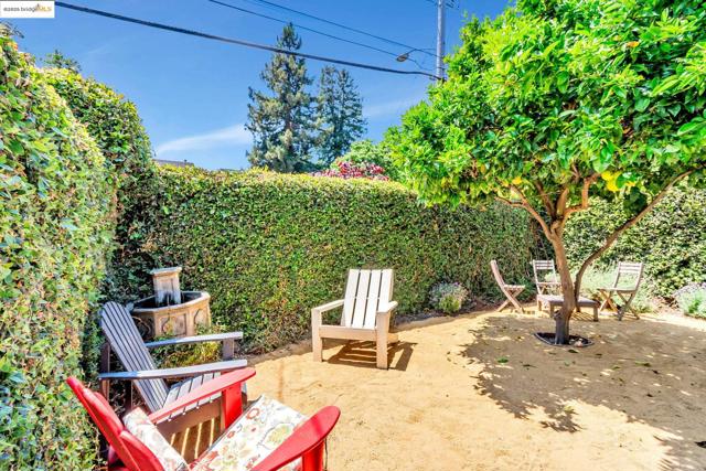 6108 Hillegass Ave, Oakland CA: https://media.crmls.org/mediaz/94d9cc57-25ab-4a8b-a961-9350ee8425ae.jpg