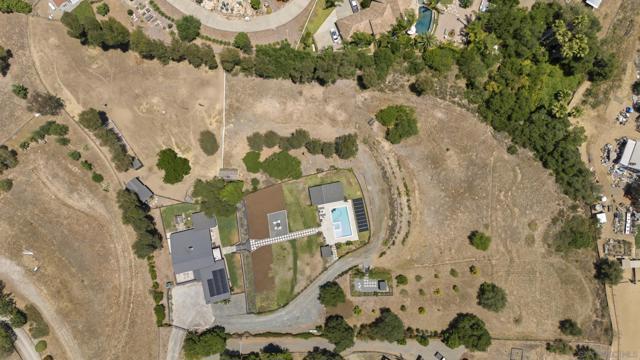3860 Las Flores, Fallbrook CA: https://media.crmls.org/mediaz/94da18bf-9874-43d9-a44f-e6edee5c94bf.jpg