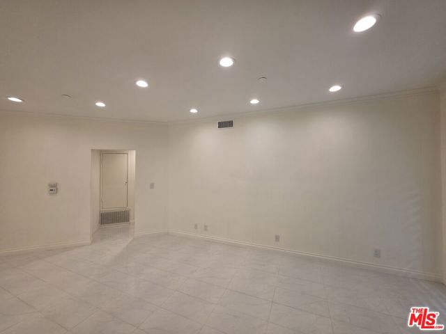 12000 Goshen Avenue, Los Angeles CA: https://media.crmls.org/mediaz/94da1a8e-9a87-435d-94cc-2dd08e341966.jpg