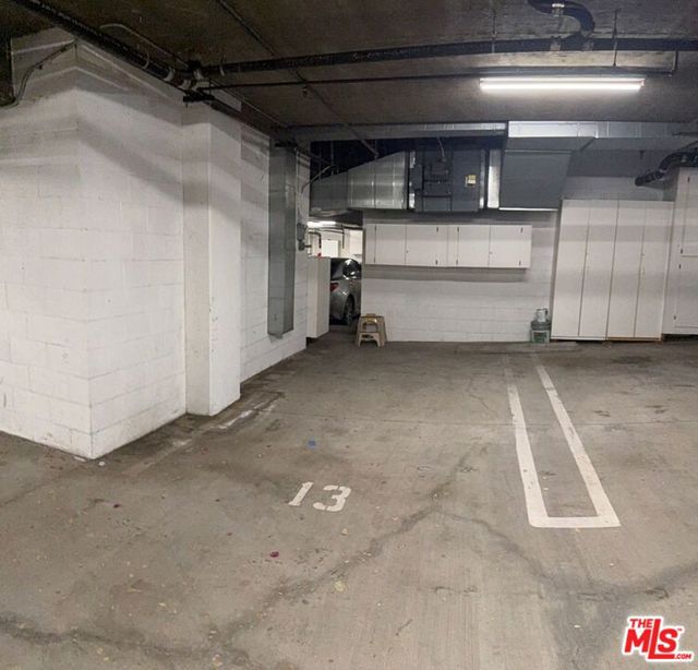 2716 Honolulu Avenue, Montrose CA: https://media.crmls.org/mediaz/94da1c4d-0801-413a-a619-e7f66a60f3eb.jpg