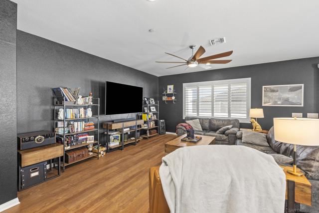 28382 Hopscotch dr,  CA: https://media.crmls.org/mediaz/94da3123-8604-42cf-af64-efdbfb028dd0.jpg