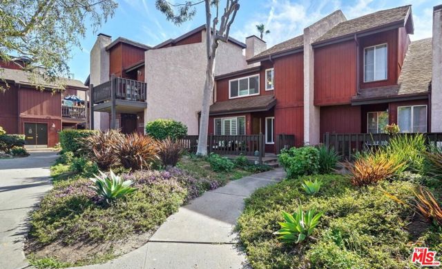 4939 Maytime Lane, Culver City CA: https://media.crmls.org/mediaz/94da352c-4550-4e28-9a54-8cc52386e33b.jpg