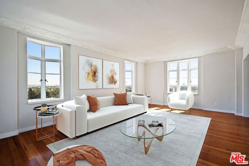 1314 N HAYWORTH Avenue #403