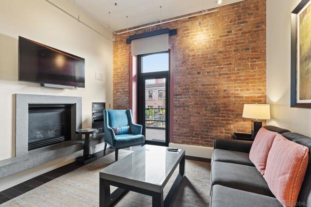 900 N Point St, San Francisco CA: https://media.crmls.org/mediaz/94daf057-4d2a-4b7d-8c8a-4e65435b7fe5.jpg