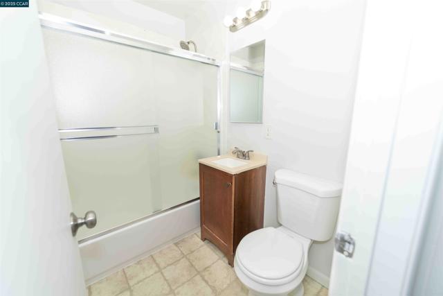 1700 Market Ave, San Pablo CA: https://media.crmls.org/mediaz/94db9c00-0092-4b37-98be-8b38c26a8b62.jpg