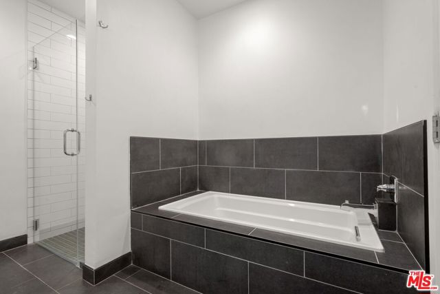 1215 S Bedford Avenue, Los Angeles CA: https://media.crmls.org/mediaz/94dbced1-cb12-451c-9a44-22af799c89d5.jpg
