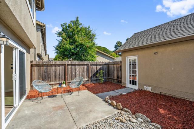 1045 Grebe Street, Foster City CA: https://media.crmls.org/mediaz/94dbd6f9-ceb3-468c-9429-b3e3a3190064.jpg