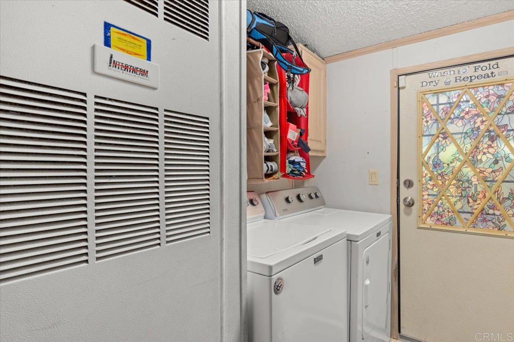 https://media.crmls.org/mediaz/94dc4cbc-8a10-45ba-bba9-63e8ee082e3d.jpg?preset=X-Large