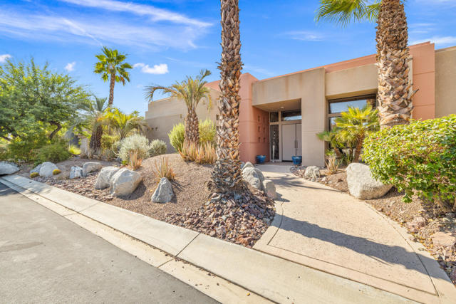 12 Boulder Lane, Rancho Mirage CA: https://media.crmls.org/mediaz/94dcc5ef-628a-4c4d-a007-87ad17b387f4.jpg