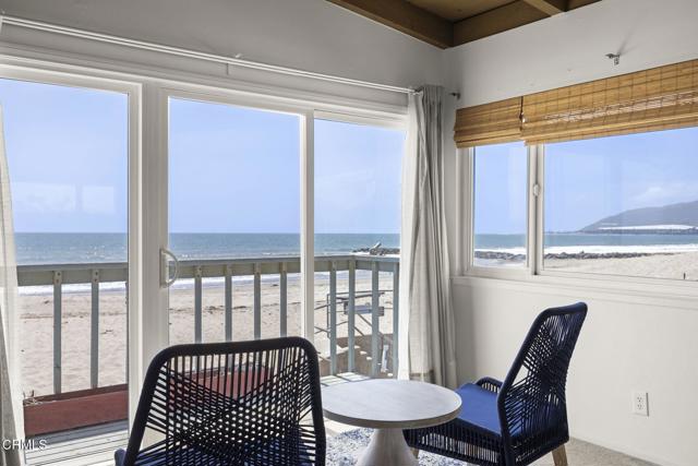 1218 Cornwall Lane, Ventura CA: https://media.crmls.org/mediaz/94dd0b2b-c353-4d24-8cd0-3959eea36ca8.jpg