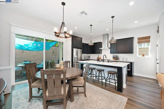 7544 Twin Bridges Ln, Citrus Heights CA: https://media.crmls.org/mediaz/94dd1f08-b636-4086-a482-12806b98f4cf.jpg