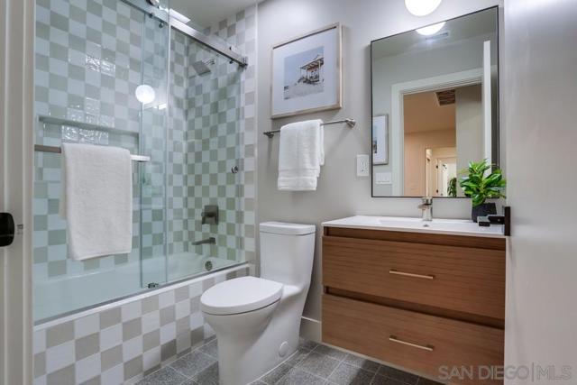 Image 15 of 41 For 896 La Jolla Rancho Rd