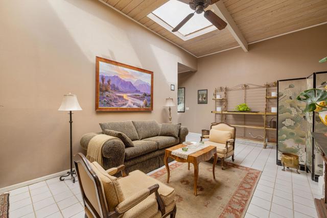 968 N Fairview Circle, Palm Springs CA: https://media.crmls.org/mediaz/94dda5e9-d931-4201-8654-aa32c4fbb9d6.jpg