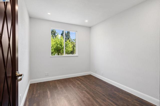 4189 Ogden Dr, Fremont CA: https://media.crmls.org/mediaz/94de0863-9b86-45a4-8258-9be3b97617ff.jpg