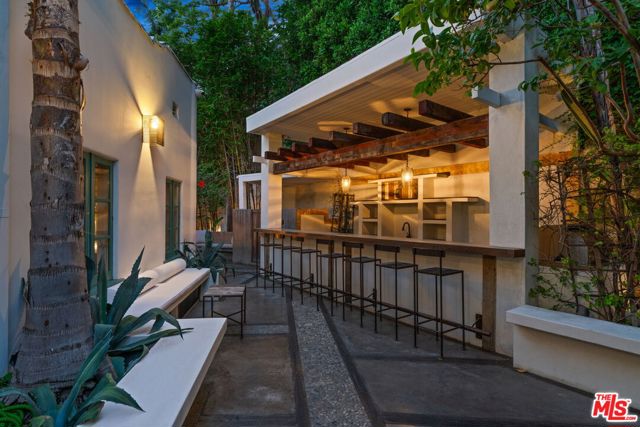 8249 Marmont Lane, Los Angeles CA: https://media.crmls.org/mediaz/94de4cde-6944-4774-a0ca-4d940c929c78.jpg