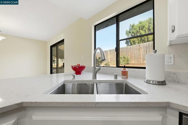 304 Lion Valley Rd, Escondido CA: https://media.crmls.org/mediaz/94de5bcc-a2b6-4812-b41c-6c43d8d2f9dc.jpg