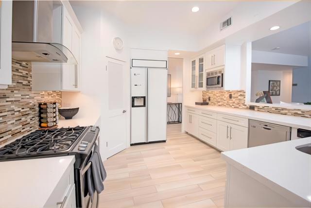71 Westlake Circle, Palm Springs CA: https://media.crmls.org/mediaz/94de6599-bcba-413e-b30c-87b99ac8d6db.jpg