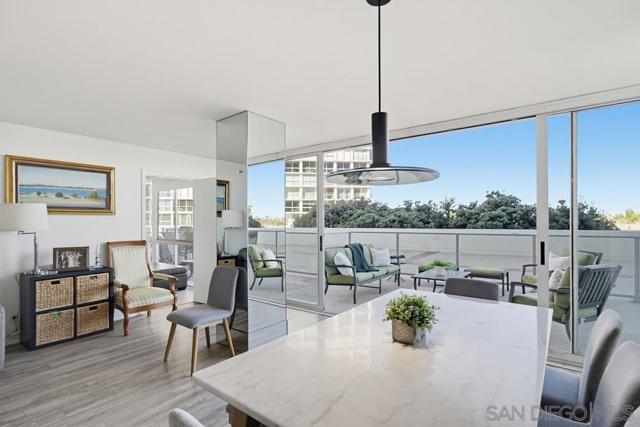 1820 Avenida Del Mundo, Coronado CA: https://media.crmls.org/mediaz/94dee49f-a28e-4f76-b25d-010f2451cef3.jpg