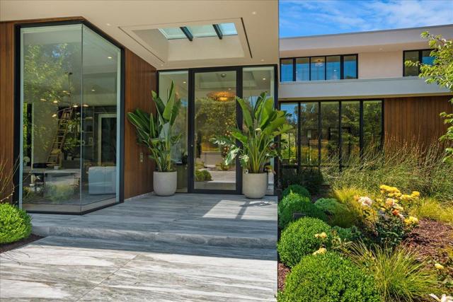 88 Tuscaloosa Avenue, Atherton CA: https://media.crmls.org/mediaz/94df0111-eef4-4c4c-b937-a61e49613691.jpg