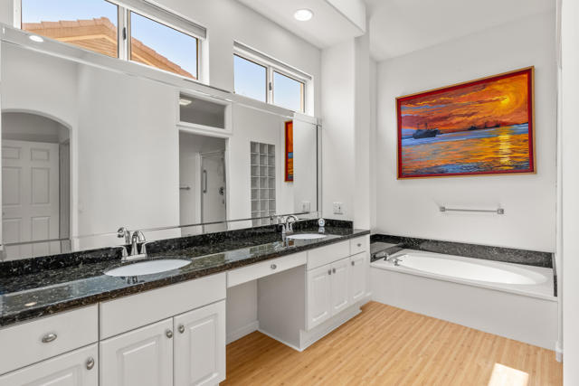 78626 Blooming Court, Palm Desert CA: https://media.crmls.org/mediaz/94df1754-9800-46ed-9527-6ea1359dfee5.jpg