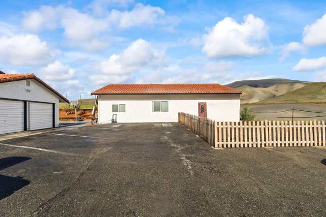 12200 Tesla Rd, Livermore CA: https://media.crmls.org/mediaz/94df5f00-04ee-4657-adad-5cbbe958d572.jpg