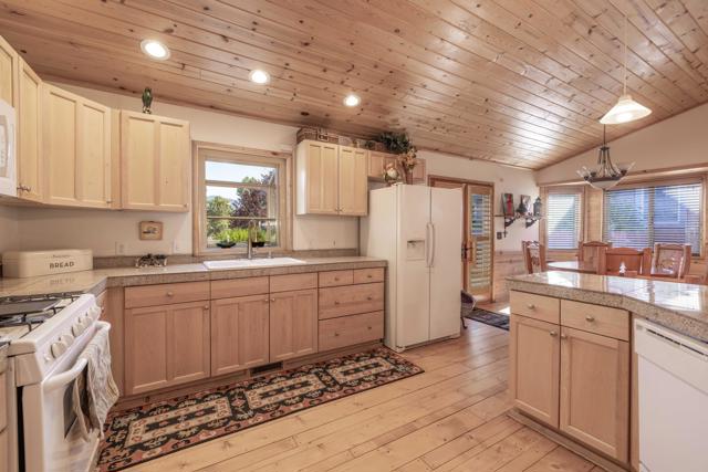 1239 E Alpinview Drive, Big Bear CA: https://media.crmls.org/mediaz/94e09b42-d36b-4a0d-a254-805397a4056b.jpg