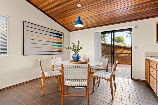 6960 Via Estrada, La Jolla CA: https://media.crmls.org/mediaz/94e0bf50-127a-4d7a-825a-42e6b7225657.jpg