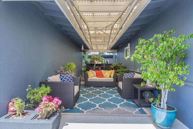 933 Florence Lane, Menlo Park CA: https://media.crmls.org/mediaz/94e0c378-e80e-4fb9-b20c-85289a2d49a1.jpg