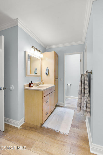 1778 E Avenida De Las Flores, Thousand Oaks CA: https://media.crmls.org/mediaz/94e0edb3-f0a5-470b-ac1a-5572c1a045a6.jpg