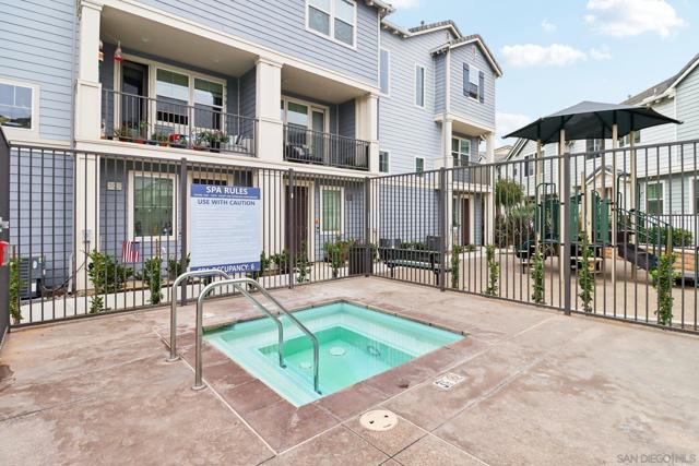 511 Surfbird Ln, Imperial Beach CA: https://media.crmls.org/mediaz/94e0f391-5a29-4577-8b74-6f6c4e7dd570.jpg