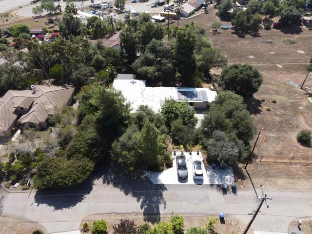 3216 Fair Oaks Ln, Spring Valley CA: https://media.crmls.org/mediaz/94e14a58-6bae-48bd-be6b-0fe80cdfde31.jpg