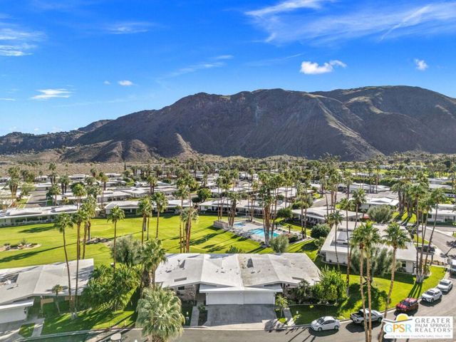 2420 Paseo Del Rey, Palm Springs CA: https://media.crmls.org/mediaz/94e1c3e1-122c-4a5f-bda0-45f582708cc2.jpg