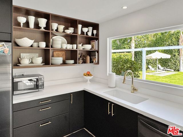 2235 E Paseo Gracia, Palm Springs CA: https://media.crmls.org/mediaz/94e1c697-87fb-4abb-a33e-57b54b72798d.jpg